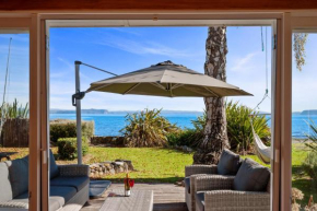 North Cole Cottage - Hatepe Lake Front and Pet Friendly Holiday Home Taupo
